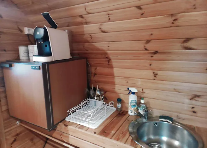 Tonneau אכסניה *