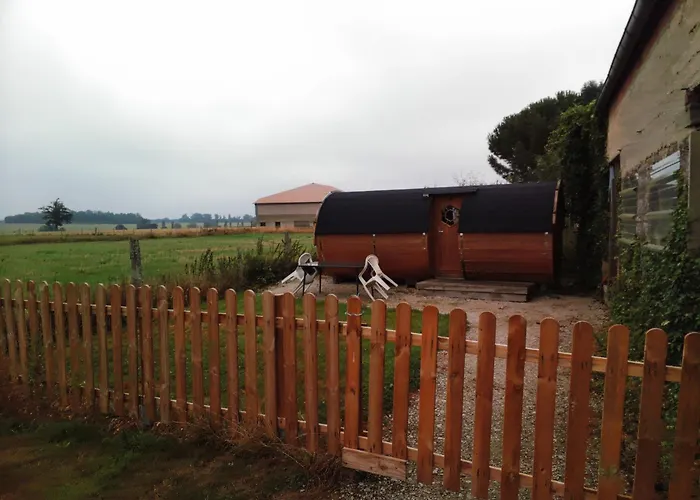 Tonneau אכסניה Couvains (Orne)